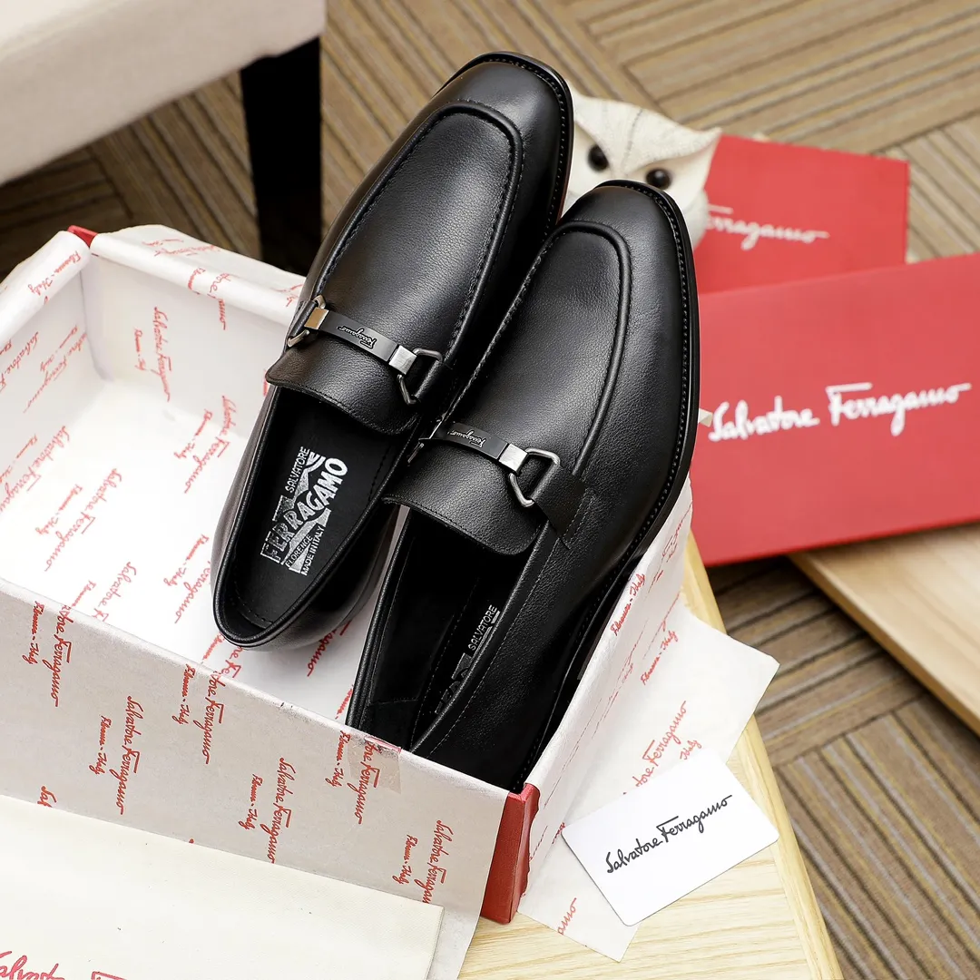 Factory price 460 🔥Ferragamo's new men's casual slip-on shoes🇨🇳Official website original 1:1 mold opening, original quality💯Fine workmanship, high-end luxury☘The upper is made of imported Italian first-layer cowhide🌴Water-dyed🐂Leather lining🍓Rubber wear-resistant and non-slip outsole, breathable and comfortable to wear🍍The first choice for high-grade men, 3 colors available! Code number 38-44 (45.46. Can be customized)